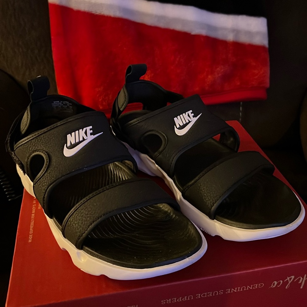 Nike sandal size 10 men